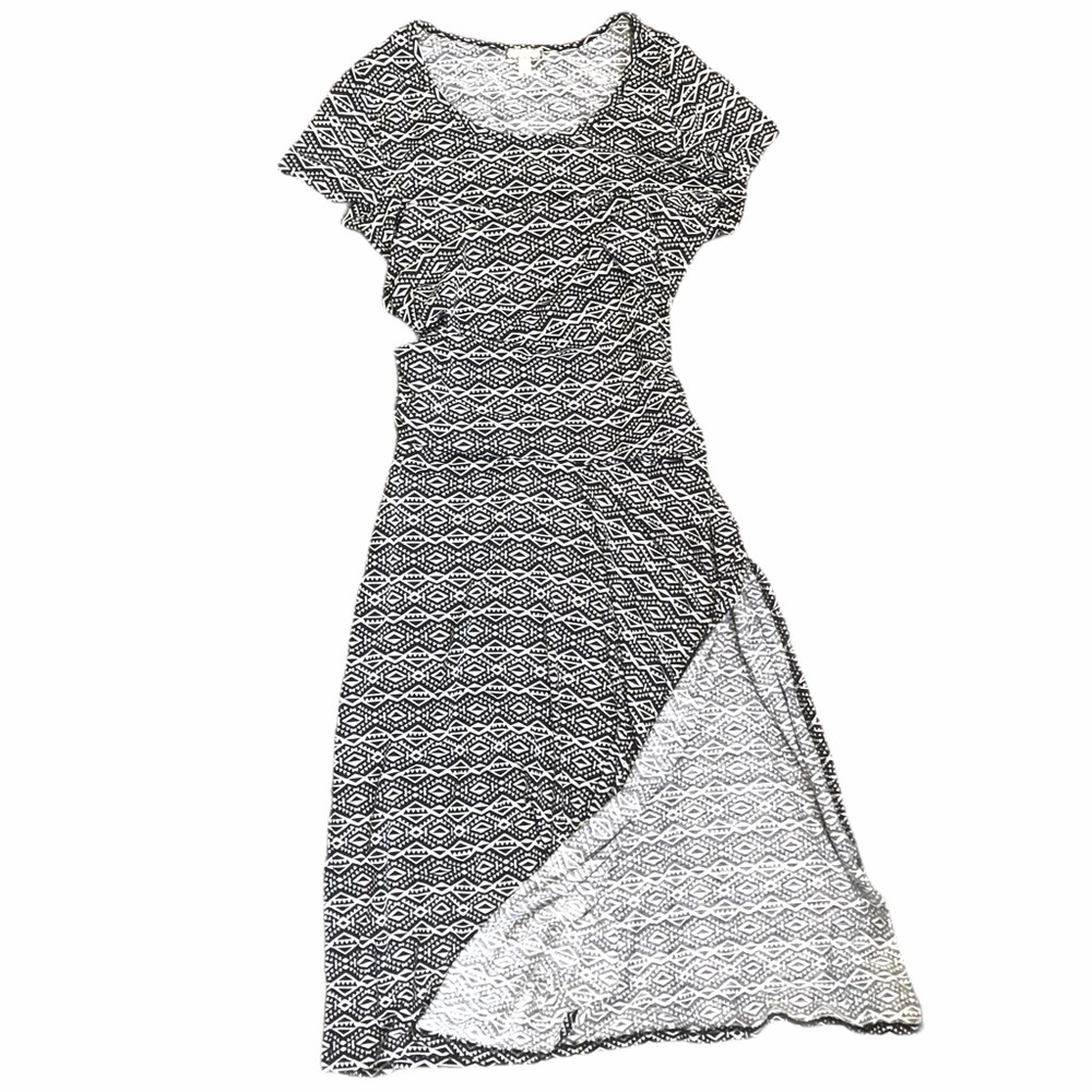 Maxi with side slits.